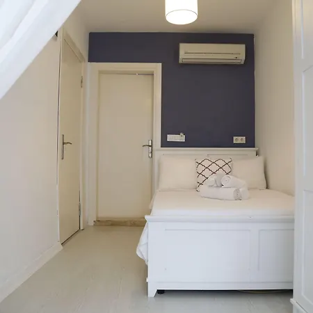 Elda Koeyici Alacati